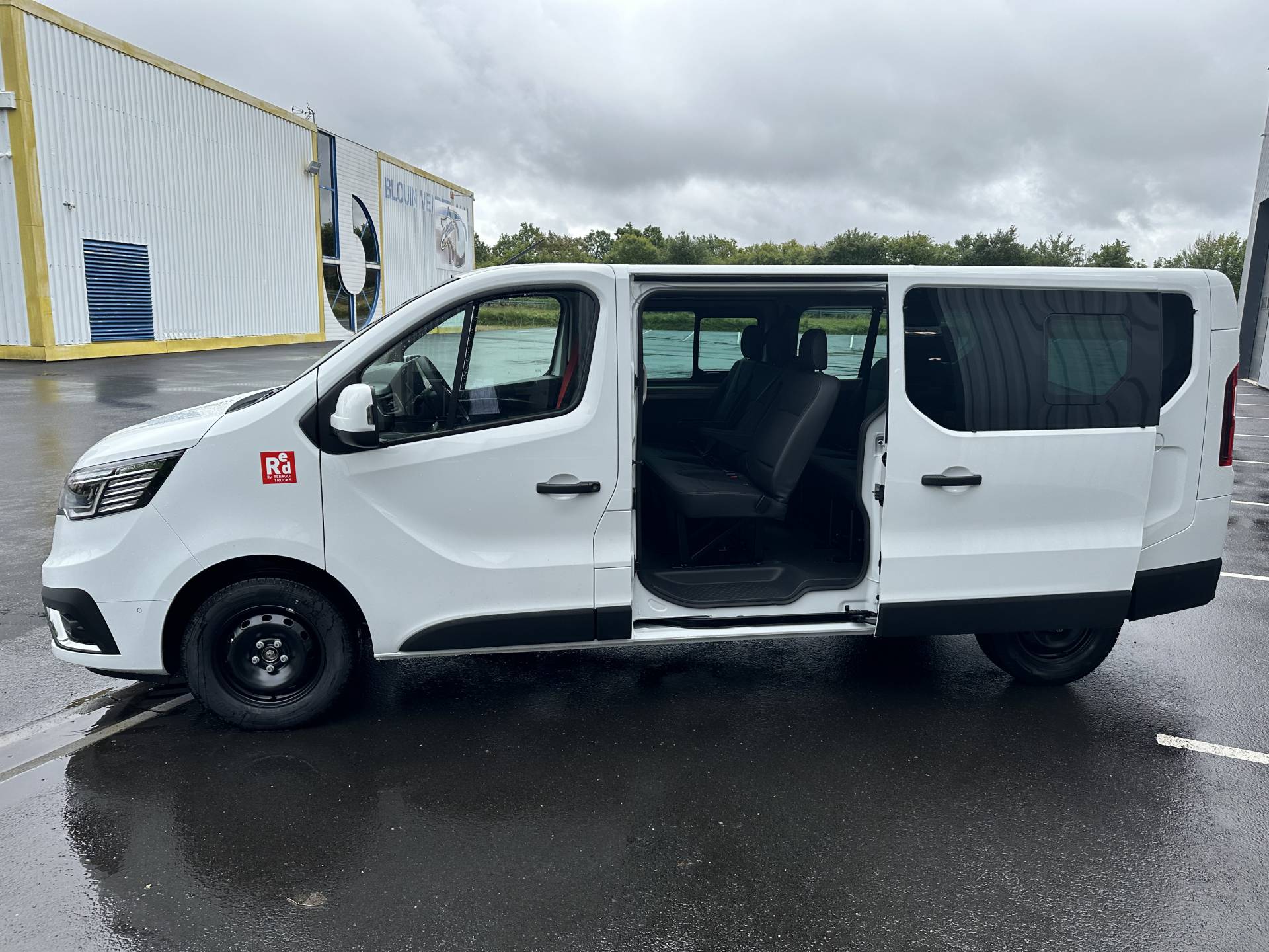 RENAULT TRAFIC;
